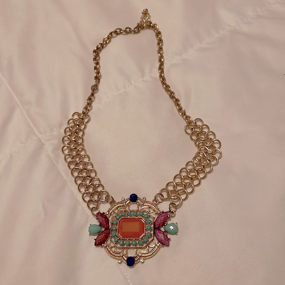 Neckline